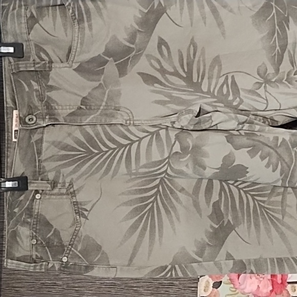 Faded Glory Capri Pant Army Green Tropical Print Size 16 Casual - Picture 2 of 9